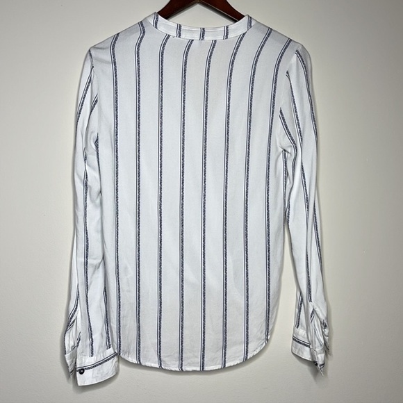 Splendid White and Blue Top.  Size XS - Picture 3 of 3